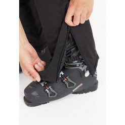 Spodnie narciarskie Whistler Gippslang 15000. Czarne spodnie materiałowe męskie WHISTLER, bez wzorów, sportowe. W wyprzedaży za 351.30 zł.