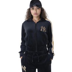 Kurtka welurowa damska New York Yankees Track. Czarne kurtki damskie New Era, s, bez wzorów, z weluru, bez kaptura. W wyprzedaży za 269.00 zł.