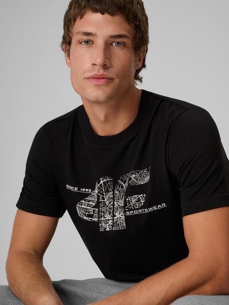 4F T-shirt regular z nadrukiem męski - czarny XXL. Czarne t-shirty męskie 4f, m, bez wzorów, z bawełny, bez kołnierzyka. Za 69.99 zł.