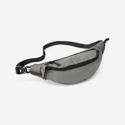 Torebka nerka ripstop 2 kieszenie. Czarne torebki klasyczne damskie Decathlon, bez wzorów, z materiału, duże, bez dodatków. Za 39.99 zł.