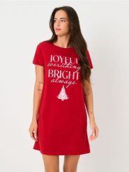 Bawełniana koszula nocna z motywem świątecznym - czerwony. Czerwone koszule nocne damskie Sinsay, bez wzorów, z bawełny. Za 19.99 zł.