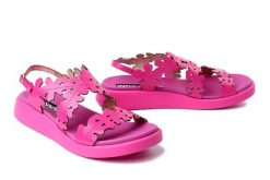 WONDERS C-6551 fucsia, sandały damskie. Czerwone sandały damskie Wonders, bez wzorów, bez obcasa. Za 539.90 zł.