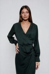 Sukienka z marszczeniem na biodrach zielona. Zielone sukienki damskie MOODO, l, bez wzorów, z poliesteru, bez kołnierzyka, bez ramiączek. Za 169.99 zł.