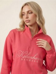 Dresowa bluza half-zip z haftowanym napisem - czerwony. Czerwone bluzy bez kaptura damskie Sinsay, l, z dresówki. Za 49.99 zł.