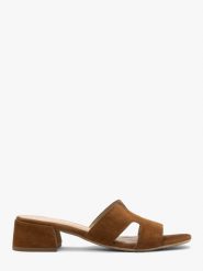 Jasnobrązowe klapki damskie na niewielkim obcasie DONNA. Klapki damskie Ryłko, bez wzorów, z materiału, bez obcasa, na obcasie. Za 279.99 zł.