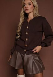 Brązowy Kardigan z Wiskozą Zdobiony Eleganckimi Napami i Bufiastymi Rękawami Acannte. Brązowe kardigany damskie Renee, z aplikacjami, z dzianiny. Za 129.99 zł.