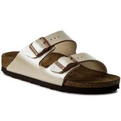 Klapki Birkenstock. Żółte klapki damskie Birkenstock, bez wzorów, bez obcasa. Za 399.99 zł.