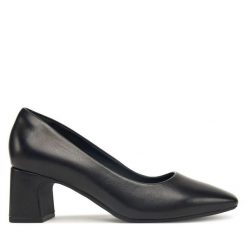 Czółenka Clarks. Czarne czółenka damskie Clarks, bez wzorów, bez obcasa. Za 349.99 zł.