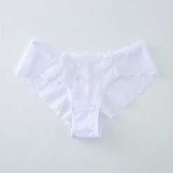 Figi bezszwowe z koronką na co dzień i specjalne okazje Levana. Czerwone figi damskie Intica, l, bez wzorów, z koronki. Za 59.00 zł.