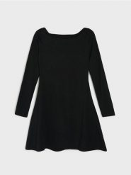 Gładka sukienka z długim rękawem - czarny. Czarne sukienki damskie Sinsay, l, bez wzorów, bez kołnierzyka, bez ramiączek. Za 29.99 zł.