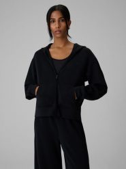 4F Bluza dresowa regular z modalem damska - czarna M. Czarne bluzy sportowe damskie 4f, m, bez wzorów, z dresówki, bez ramiączek, z kapturem. Za 199.99 zł.