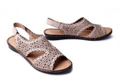 COMFORTABEL 710158-08 beige, sandały damskie. Brązowe sandały damskie Comfortabel, w ażurowe wzory, ze skóry, bez obcasa. Za 158.94 zł.