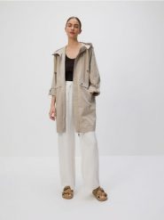 Wodoodporna parka oversize - beżowy. Brązowe parki damskie Reserved, l, bez wzorów, z tkaniny. W wyprzedaży za 159.99 zł.
