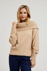 Sweter z odwijanym dekoltem beżowy. Brązowe swetry klasyczne damskie MOODO, l, z elastanu, bez kołnierzyka. W wyprzedaży za 51.99 zł.