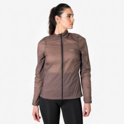 Kurtka do biegania wiatrówka damska Kiprun Run 500. Brązowe kurtki damskie KIPRUN, m, bez wzorów, z materiału, bez kaptura. Za 159.99 zł.