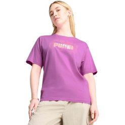 Koszulka Puma Graphics Stacked No. 1 Logo Relaxed Tee, Kobiety. Fioletowe bluzki sportowe damskie Puma, m, bez wzorów, z bawełny, bez ramiączek. Za 290.00 zł.