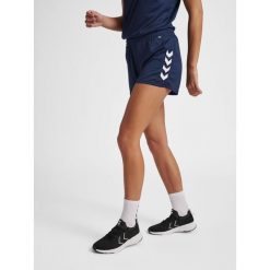 Spodenki damskie Hummel hmlCORE. Niebieskie szorty damskie HUMMEL, bez wzorów, sportowe. Za 122.50 zł.