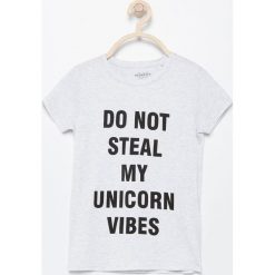 T-shirt z napisem - Jasny szary. Szare koszulki dziewczęce Reserved, l, bez wzorów, bez kołnierzyka. Za 49.99 zł.