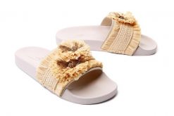 BRENDA ZARO MULE2 beig, klapki damskie. Brązowe klapki damskie Brenda Zaro, bez wzorów, bez obcasa. Za 249.90 zł.