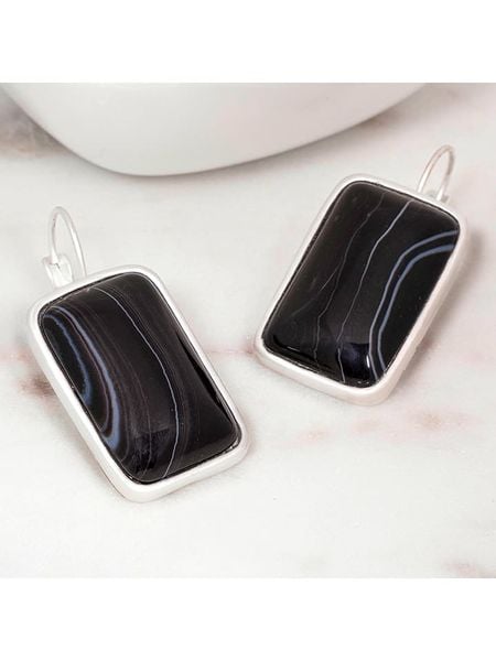 MENTHE À L'O Kolczyki z agatami rozmiar: onesize. Czarne kolczyki damskie MENTHE À L'O, z agatem, z zapięciem typu bigiel. Za 117.45 zł.