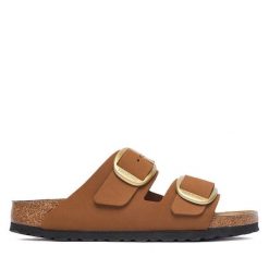 Klapki Birkenstock. Brązowe klapki damskie Birkenstock, bez wzorów, bez obcasa. Za 674.99 zł.