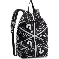 Plecak GUESS - H93Z07 WAKT0 JBLK. Czarne plecaki damskie Guess, z aplikacjami, z materiału. Za 299.00 zł.
