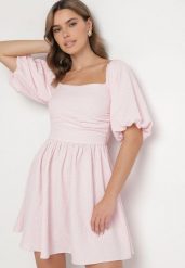 Różowa Sukienka Rozkloszowana z Bufiastymi Rękawami i Kwadratowym Dekoltem Galzemis. Czerwone sukienki damskie Born2be, na co dzień, l, bez wzorów, eleganckie, bez kołnierzyka, bez ramiączek, mini, rozkloszowane. W wyprzedaży za 143.99 zł.