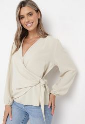 Jasnobeżowa Kopertowa Bluzka z Wiązaniem Maerise. Brązowe bluzki damskie Born2be, bez wzorów, z jeansu, klasyczne, bez kołnierzyka, bez ramiączek. Za 79.99 zł.