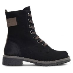 Trzewiki Lasocki. Czarne botki damskie Lasocki, bez obcasa, na płaskiej podeszwie, bez zapięcia. Za 249.99 zł.