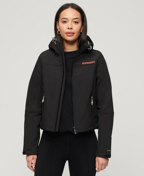 Superdry Kurtka Hooded Soft Shell Trekker – Krótkie dopasowanie. Czarne kurtki damskie Superdry., bez wzorów, z elastanu, bez kaptura. Za 472.65 zł.