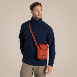 Torba na ramię Craghoppers Kiwi II. Czerwone torby męskie na ramię CRAGHOPPERS, bez wzorów, z poliesteru, na ramię. Za 131.75 zł.