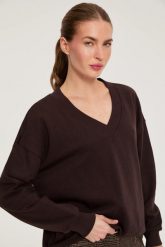 Bluza z dekoltem w serek brązowa. Brązowe bluzy bez kaptura damskie MOODO, l, z bawełny. Za 89.99 zł.