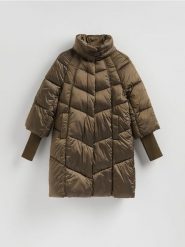 Długa pikowana kurtka - oliwkowy. Zielone kurtki damskie Reserved, l, bez wzorów, z tkaniny, bez kaptura. Za 359.99 zł.