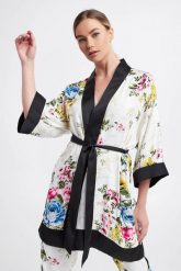 Tunika w kwiaty BLUGIRL BLUMARINE. Tuniki damskie Blugirl Blumarine, bez wzorów, bez kołnierzyka, bez ramiączek. W wyprzedaży za 736.17 zł.