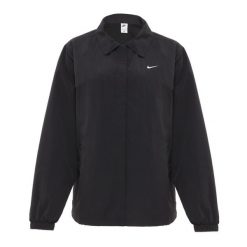 Kurtka damska Nike Sportswear Essential UV. Czarne kurtki damskie Nike, na zimę, bez wzorów, bez kaptura. Za 409.99 zł.