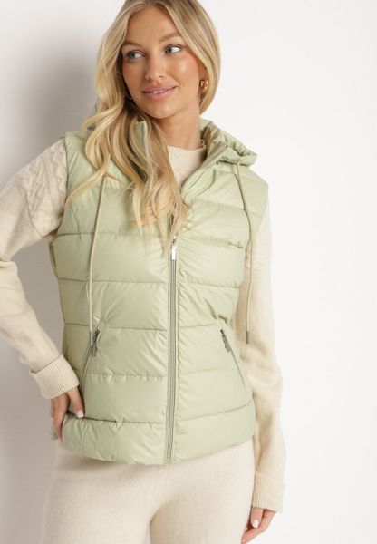 Jasnozielona Pikowana Kamizelka o Taliowanym Kroju z Odpinanym Kapturem i Kieszeniami Ravasinia. Zielone kamizelki damskie Born2be, l, z jeansu. Za 159.99 zł.
