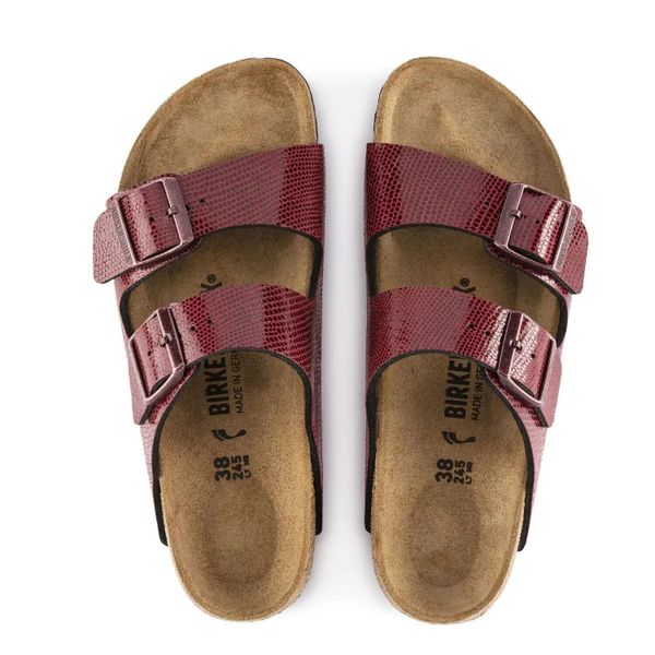 Klapki damskie Birkenstock Arizona. Czerwone klapki damskie Birkenstock, bez wzorów, z materiału, bez obcasa. Za 287.00 zł.