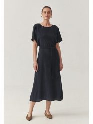 TATUUM Sukienka w kolorze granatowym rozmiar: 42. Niebieskie sukienki damskie Tatuum, bez wzorów, z tkaniny, bez kołnierzyka, bez ramiączek, maxi. Za 191.88 zł.