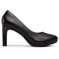 Czółenka Clarks. Czarne czółenka damskie Clarks, bez wzorów, bez obcasa. Za 319.99 zł.