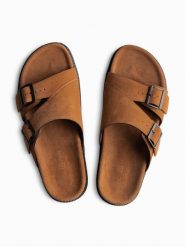 Klapki męskie z naturalnego zamszu z regulacją na klamry - camel V3 - Rozmiar: 40. Brązowe klapki i japonki męskie Ombre Clothing, z gumy. W wyprzedaży za 189.99 zł.