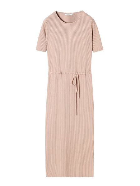 TATUUM Sukienka w kolorze beżowym rozmiar: M. Brązowe sukienki damskie Tatuum, m, bez wzorów, prążkowane, bez kołnierzyka, bez ramiączek, midi. Za 162.49 zł.