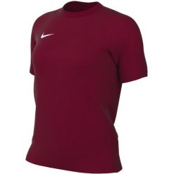 Koszulka damska Nike Dri-Fit Park VIII. Czerwone bluzki damskie Nike, bez wzorów, z poliesteru, sportowe, bez kołnierzyka, bez ramiączek. Za 66.99 zł.