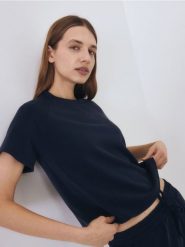 T-shirt regular z dodatkiem modalu - granatowy. Niebieskie t-shirty damskie Reserved, l, bez wzorów, z dzianiny, bez kołnierzyka. W wyprzedaży za 39.99 zł.