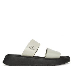 Klapki Calvin Klein Jeans. Białe klapki damskie Calvin Klein Jeans, bez wzorów, z jeansu, bez obcasa. Za 249.99 zł.