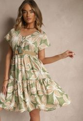 Zielona Rozkloszowana Sukienka z Lnem Zdobiona Wiązaniem z Frędzlami Fevienne. Zielone sukienki damskie Renee, na spacer, na lato, l, z aplikacjami, boho, bez kołnierzyka, bez ramiączek, midi, rozkloszowane. W wyprzedaży za 71.99 zł.