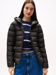Tommy Jeans kurtka puchowa Kobiety czarny, XS. Czarne kurtki damskie Tommy Jeans, xs, bez wzorów, z jeansu, bez kaptura. Za 699.95 zł.