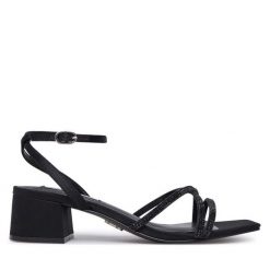 Sandały Steve Madden. Czarne sandały damskie Steve Madden, bez wzorów, bez obcasa, na słupku. Za 429.99 zł.