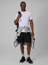 4F Spodenki tkaninowe męskie - czarne M. Czarne szorty męskie 4f, z materiału, bez kołnierzyka. Za 129.99 zł.