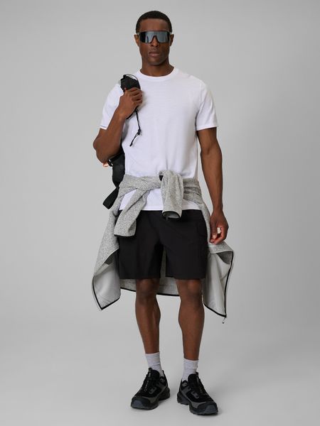 4F Spodenki tkaninowe męskie - czarne M. Czarne szorty męskie 4f, bez wzorów, z materiału. Za 129.99 zł.