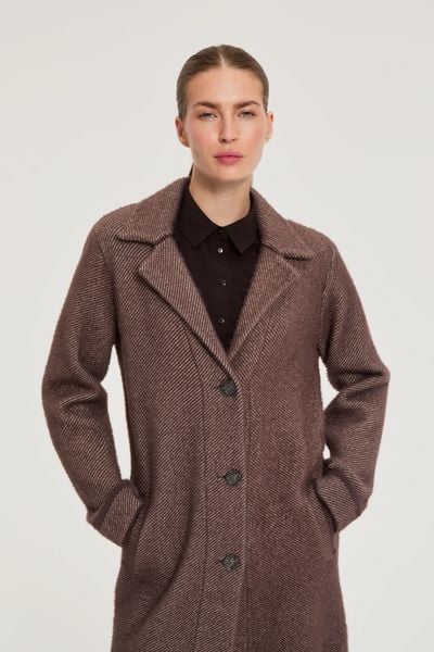 Płaszcz zapinany na guziki brązowy. Brązowe płaszcze damskie MOODO, l, bez wzorów, z poliamidu. Za 219.99 zł.